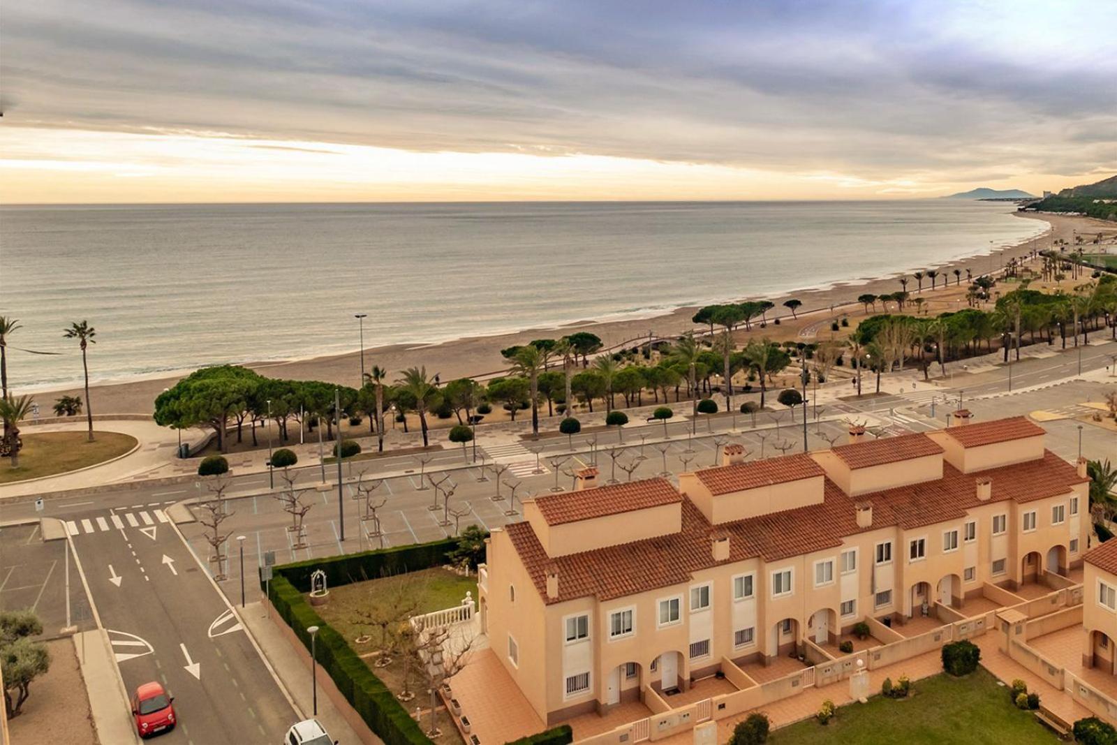Apartamento Con Terraza, Vistas Playa Y Montana Hospitalet De L'Infant Exterior photo