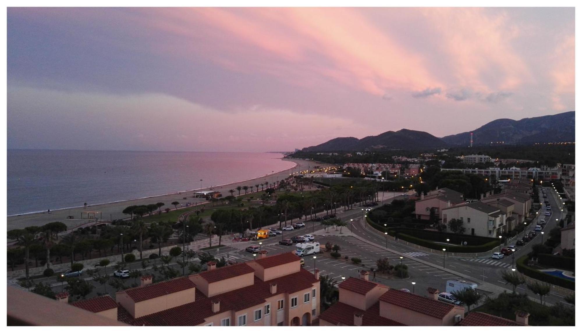 Apartamento Con Terraza, Vistas Playa Y Montana Hospitalet De L'Infant Exterior photo