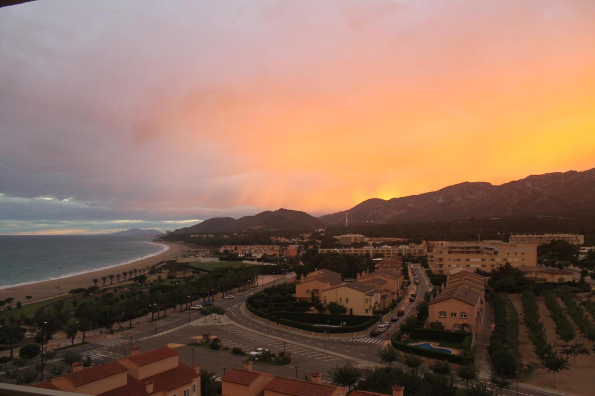 Apartamento Con Terraza, Vistas Playa Y Montana Hospitalet De L'Infant Exterior photo