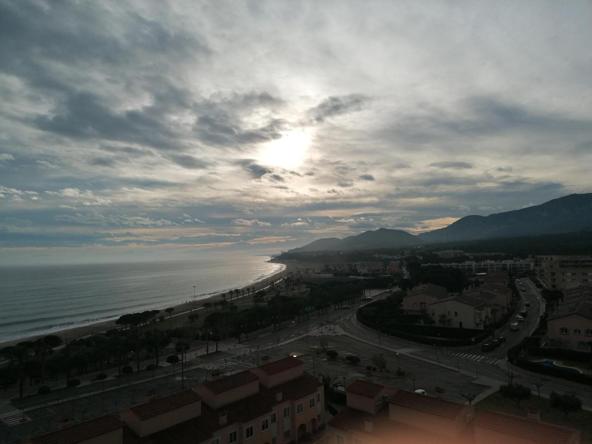 Apartamento Con Terraza, Vistas Playa Y Montana Hospitalet De L'Infant Exterior photo