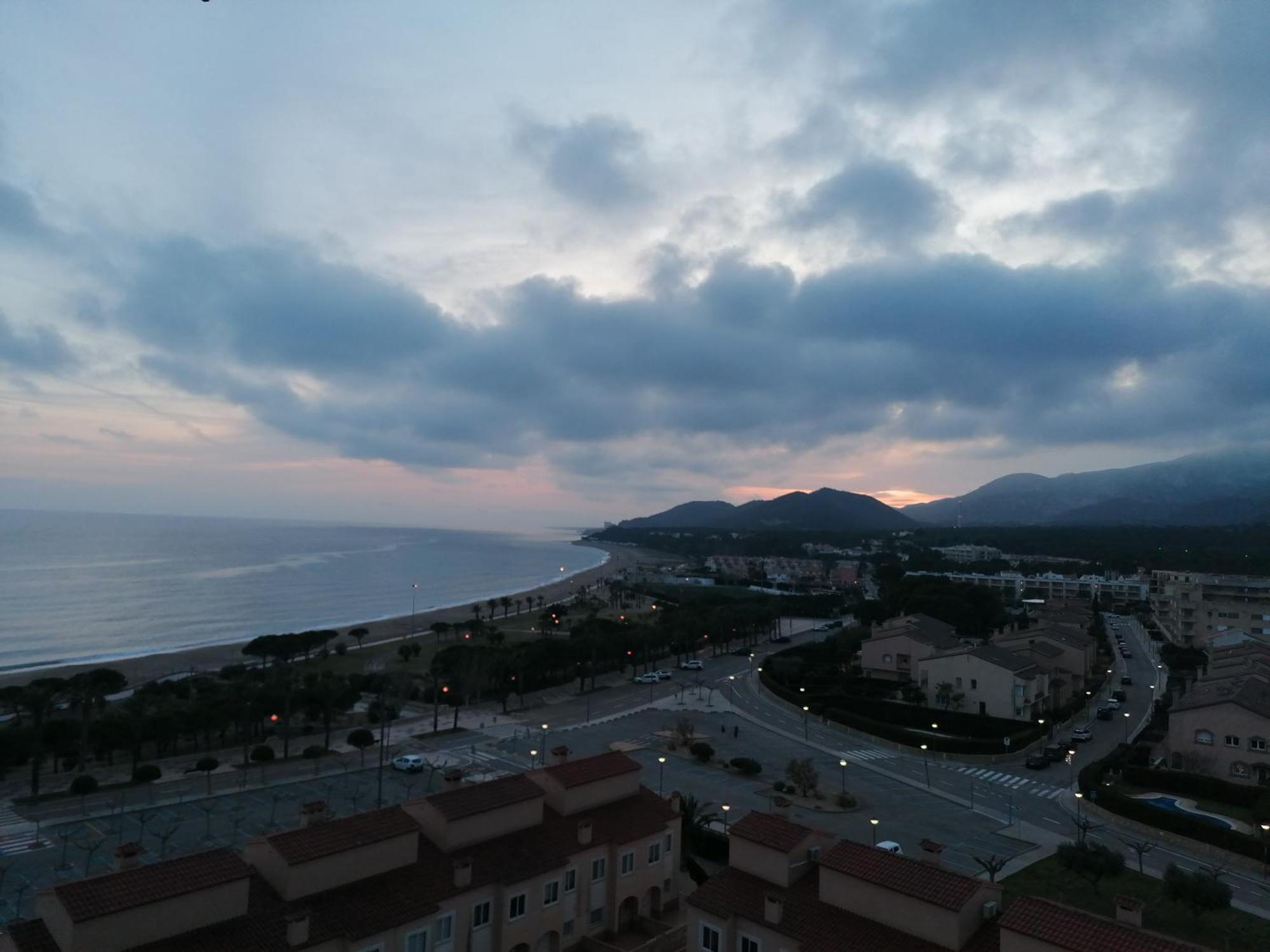 Apartamento Con Terraza, Vistas Playa Y Montana Hospitalet De L'Infant Exterior photo